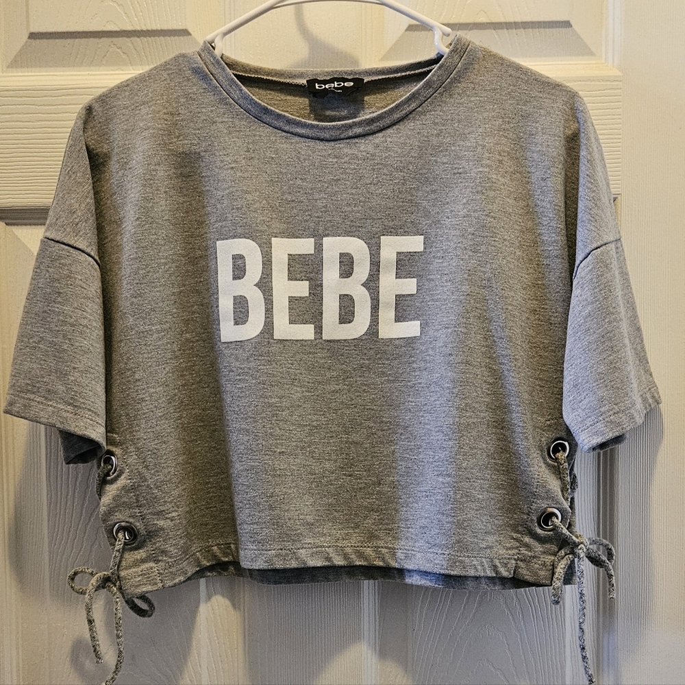🌺BEBE Crop Top